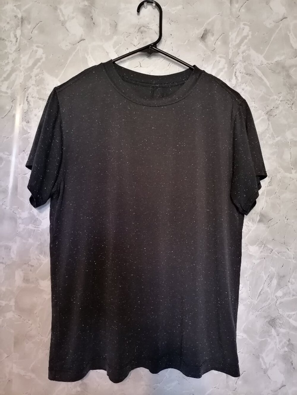 Lululemon T-shirt Mens medium Black Speckled Crew Neck Wicking Athleisure Gym